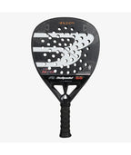 Bullpadel Hack 04 México Major LTD 2024 – face au logo Bullpadel nacré