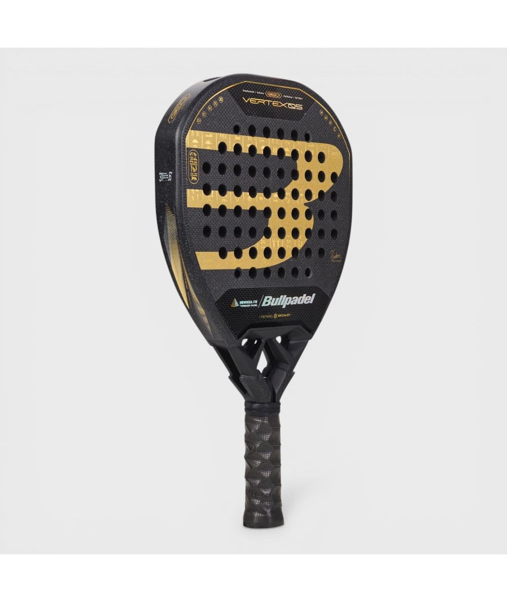 Bullpadel Vertex 05 Geo NewGiza LTD 2026 – vue de trois quarts dos